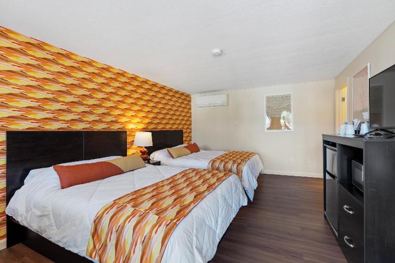 Wagon Wheel Motel image