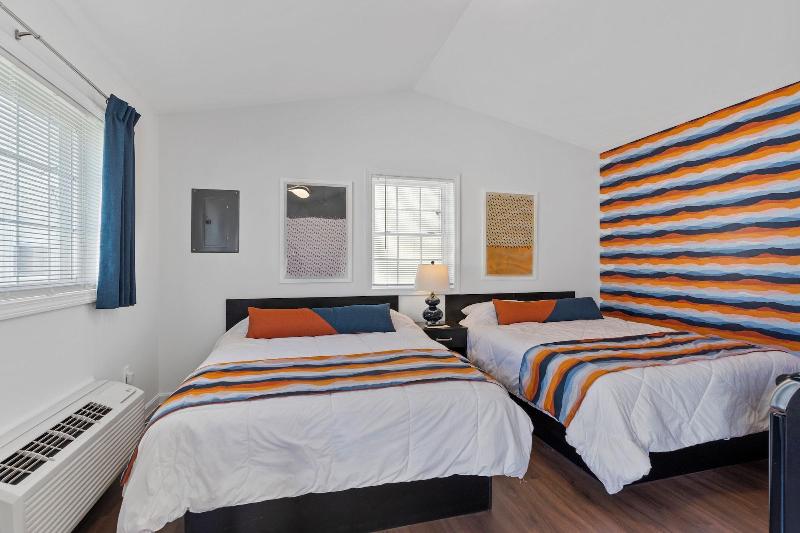 Wagon Wheel Motel image