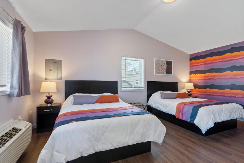 Wagon Wheel Motel image