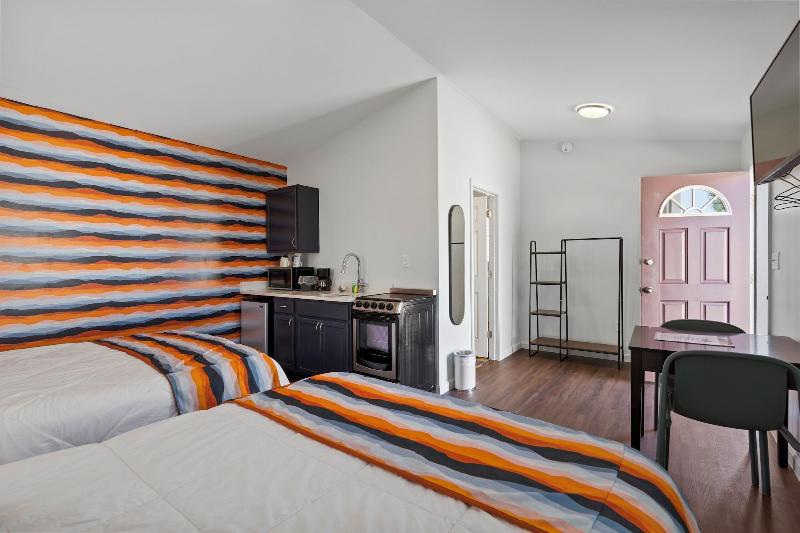 Wagon Wheel Motel image