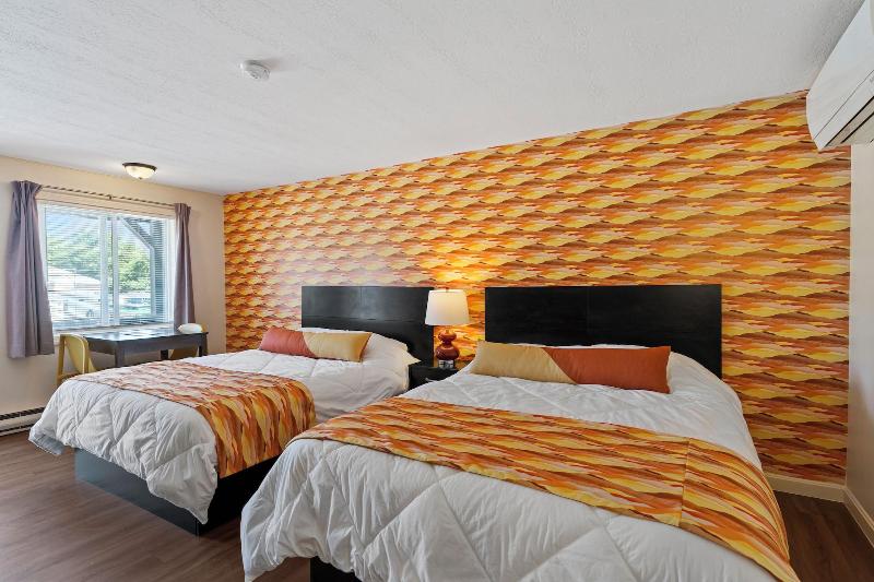 Wagon Wheel Motel image