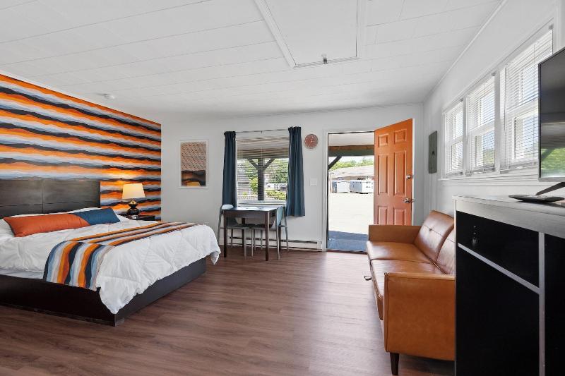 Wagon Wheel Motel image