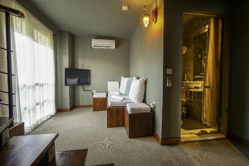The Green Goose Hotel image