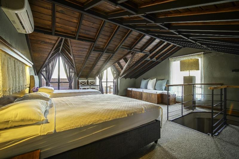 The Green Goose Hotel image
