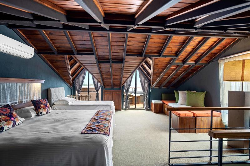 The Green Goose Hotel image
