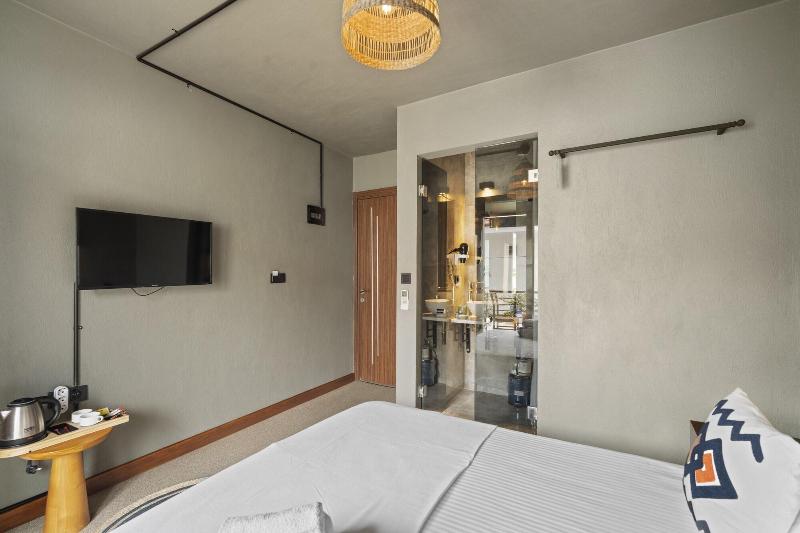 The Green Goose Hotel image
