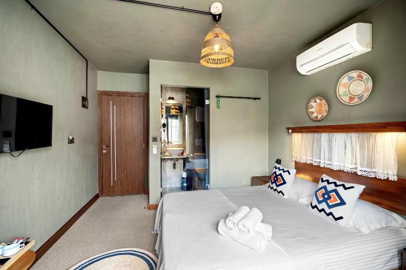 The Green Goose Hotel image