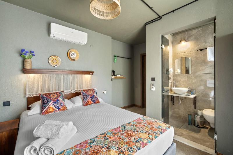 The Green Goose Hotel image