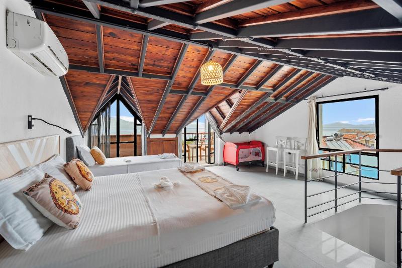 The Green Goose Hotel image