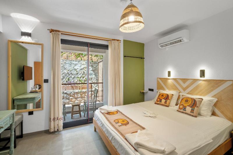 The Green Goose Hotel image