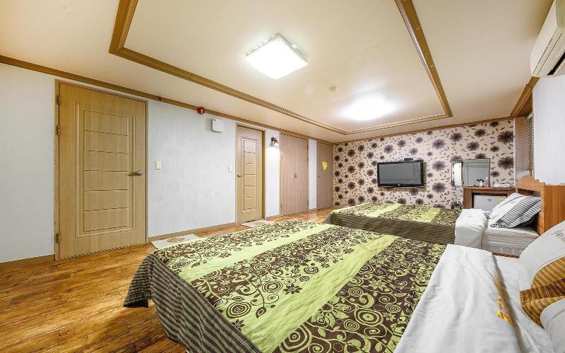 Buan Gyeokpo Chaeseok Resotel Oakville image
