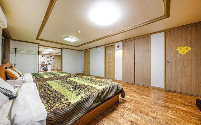 Buan Gyeokpo Chaeseok Resotel Oakville image