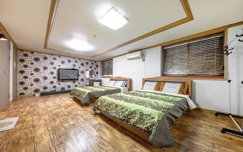 Buan Gyeokpo Chaeseok Resotel Oakville image