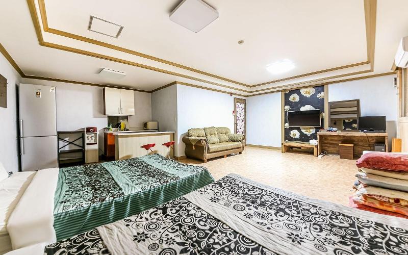 Buan Gyeokpo Chaeseok Resotel Oakville image