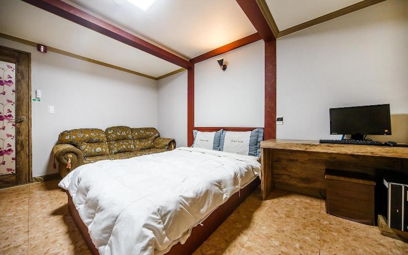 Buan Gyeokpo Chaeseok Resotel Oakville image