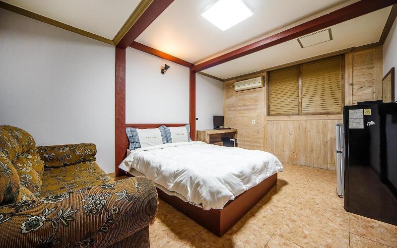 Buan Gyeokpo Chaeseok Resotel Oakville image