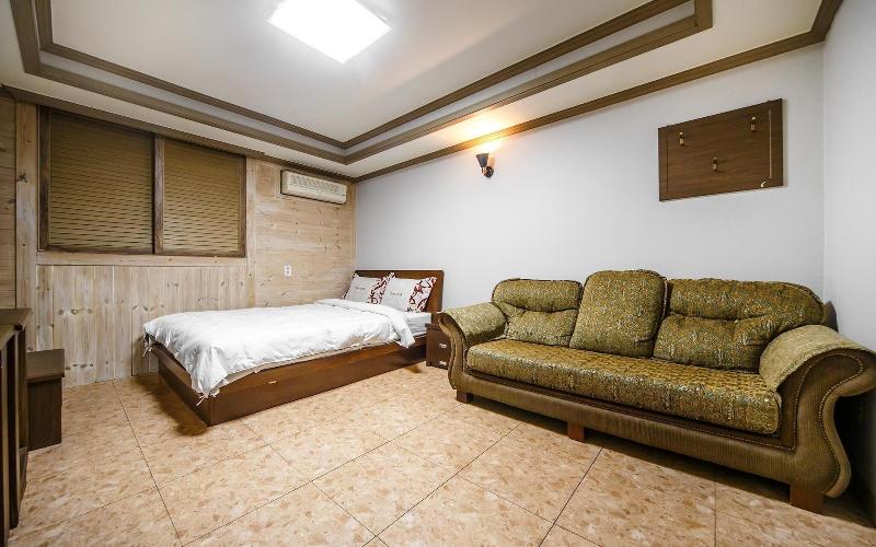 Buan Gyeokpo Chaeseok Resotel Oakville image