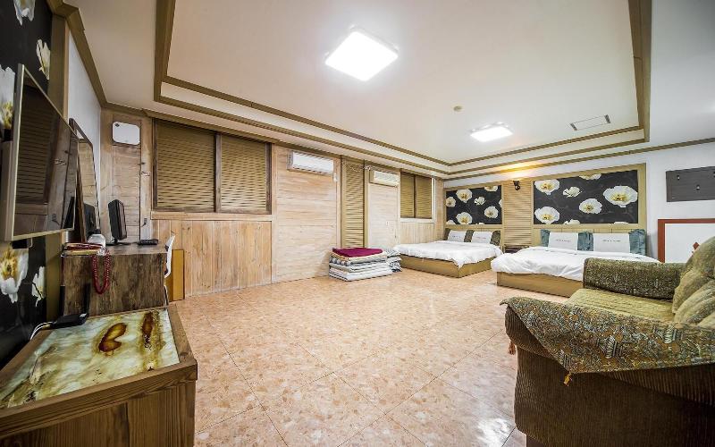 Buan Gyeokpo Chaeseok Resotel Oakville image