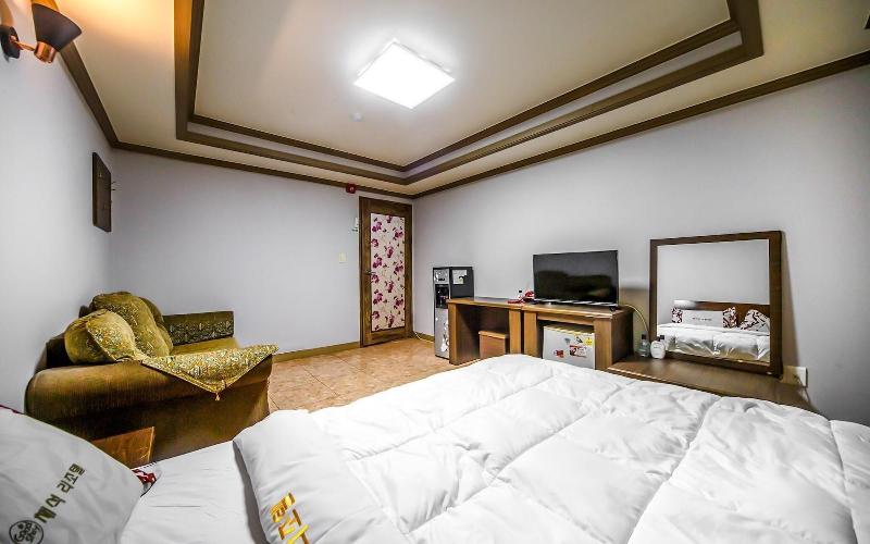 Buan Gyeokpo Chaeseok Resotel Oakville image