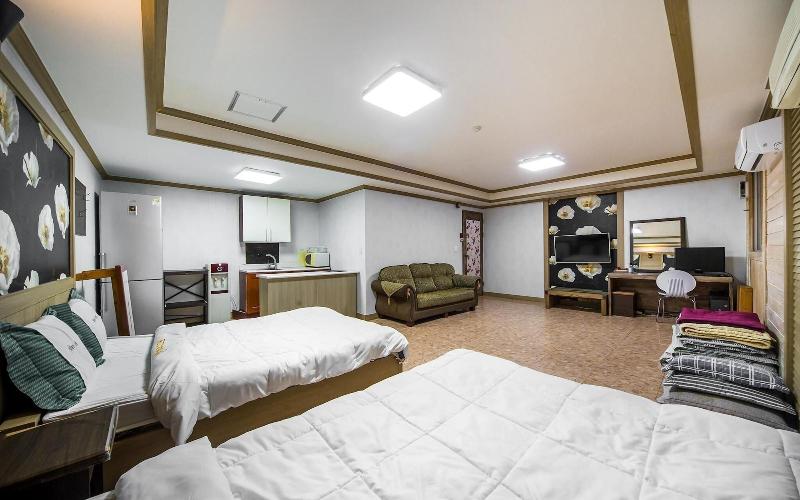 Buan Gyeokpo Chaeseok Resotel Oakville image
