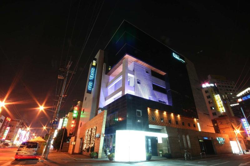 Sangbong May image