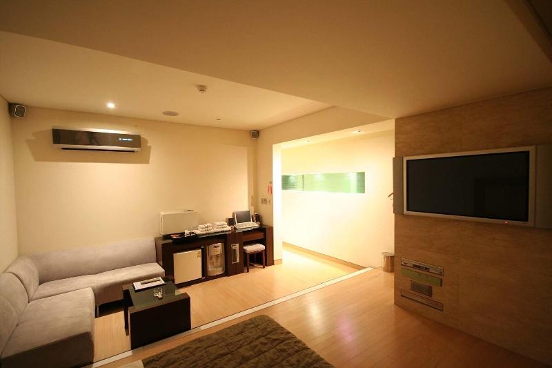 Sangbong May image