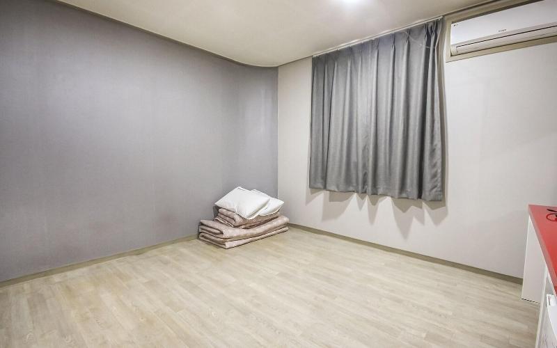 Q Motel Wanju image