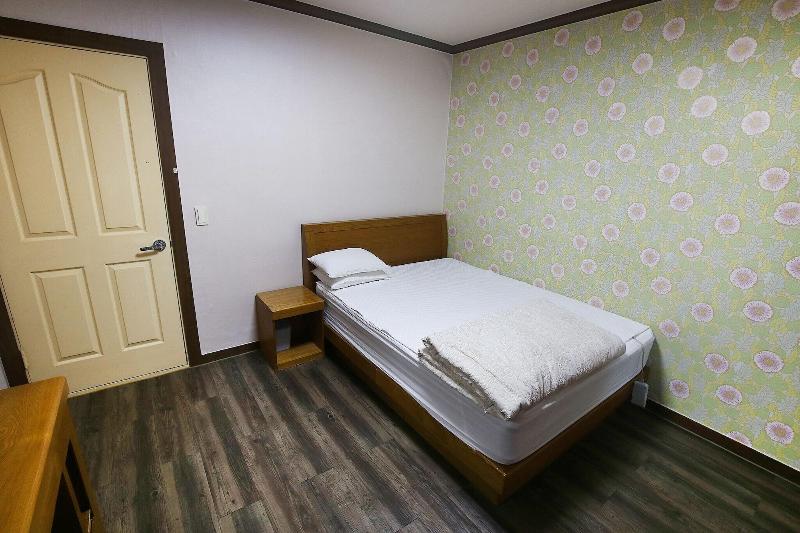 Nonsan Hwangje Motel image