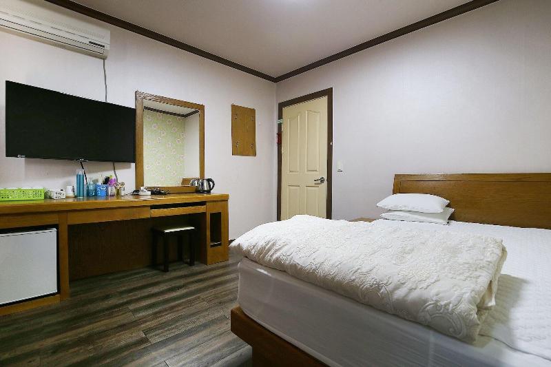 Nonsan Hwangje Motel image