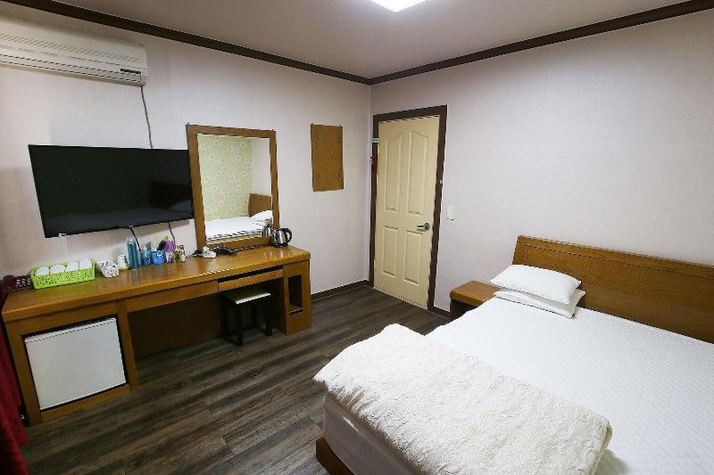 Nonsan Hwangje Motel image