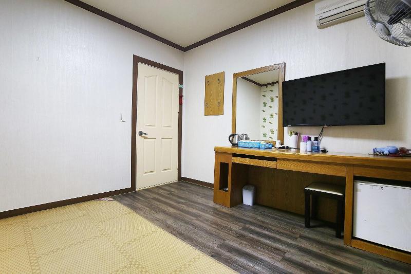 Nonsan Hwangje Motel image