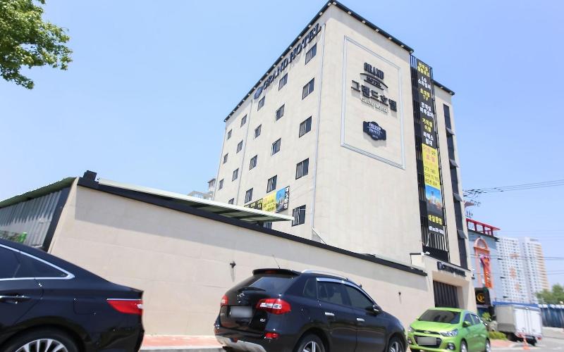 Wanju Grand Hotel image