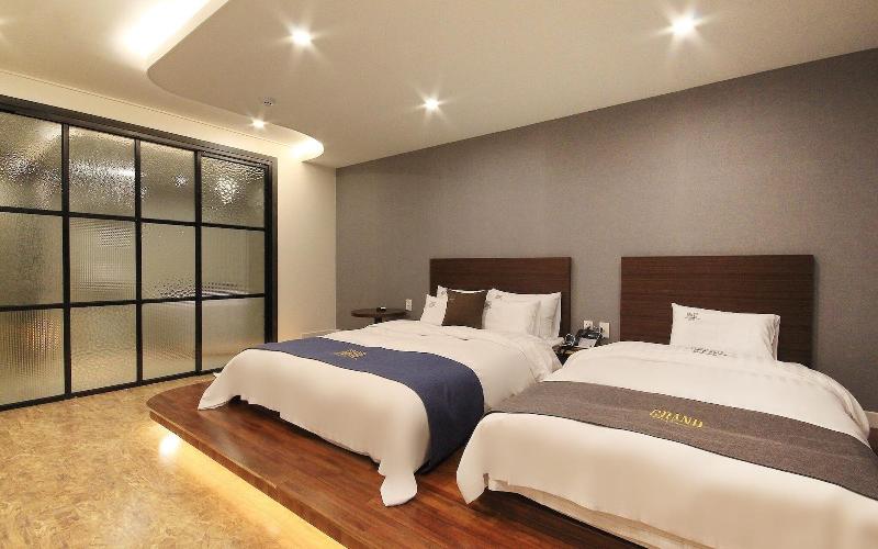 Wanju Grand Hotel image
