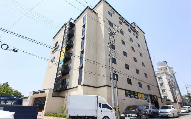 Wanju Grand Hotel image