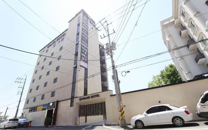 Wanju Grand Hotel image