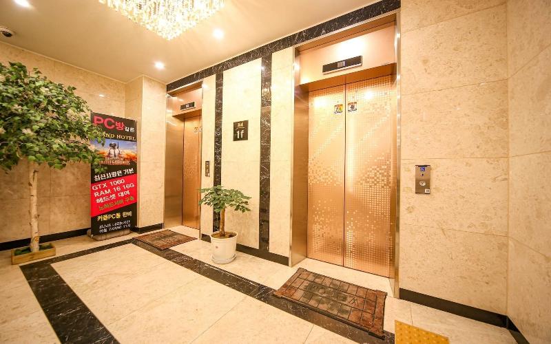 Wanju Grand Hotel image