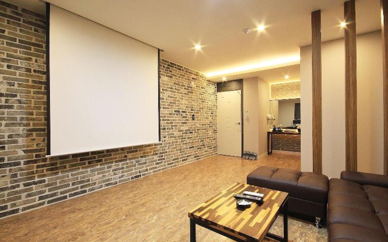 Wanju Grand Hotel image