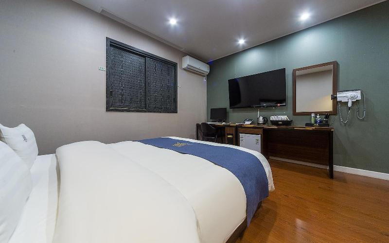 Wanju Grand Hotel image