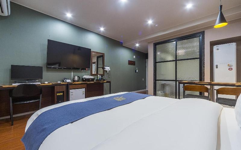 Wanju Grand Hotel image