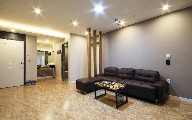 Wanju Grand Hotel image