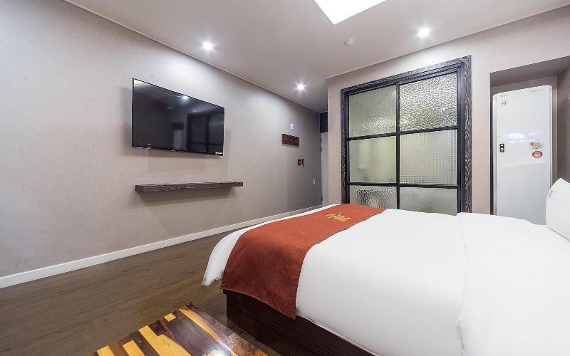 Wanju Grand Hotel image
