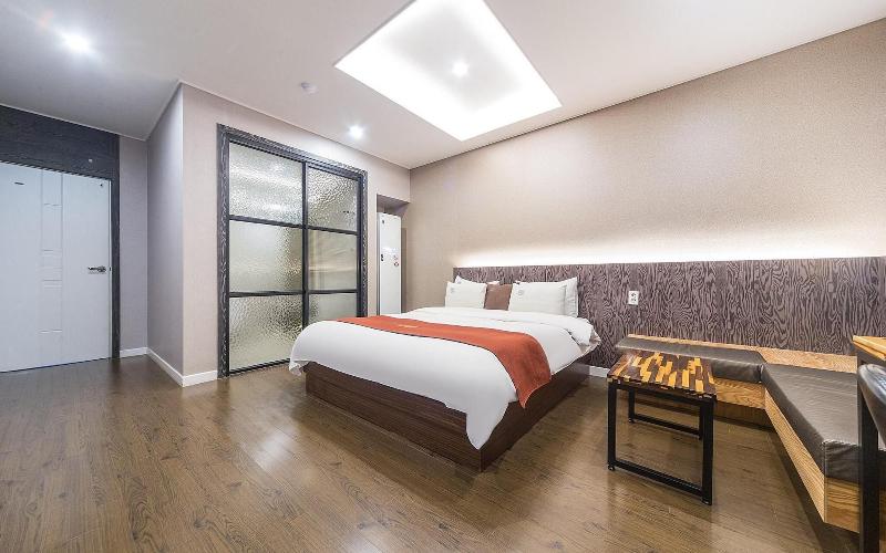 Wanju Grand Hotel image