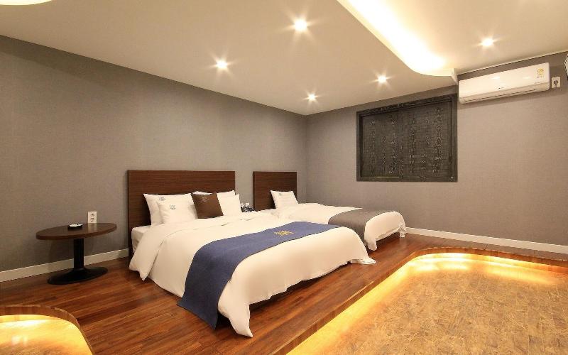 Wanju Grand Hotel image