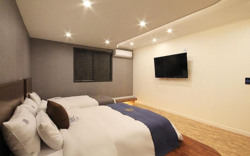 Wanju Grand Hotel image