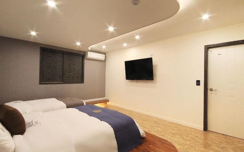 Wanju Grand Hotel image