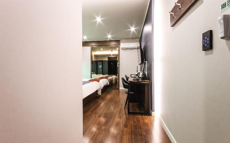 Wanju Grand Hotel image