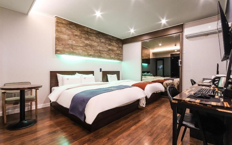 Wanju Grand Hotel image