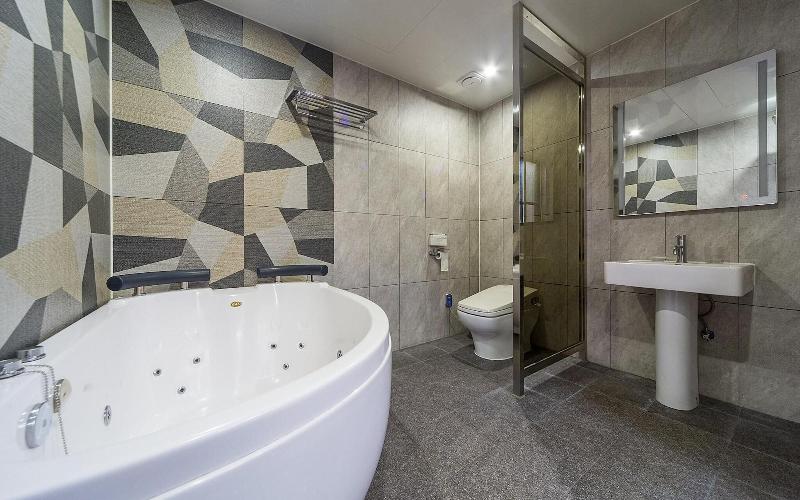 Wanju Grand Hotel image