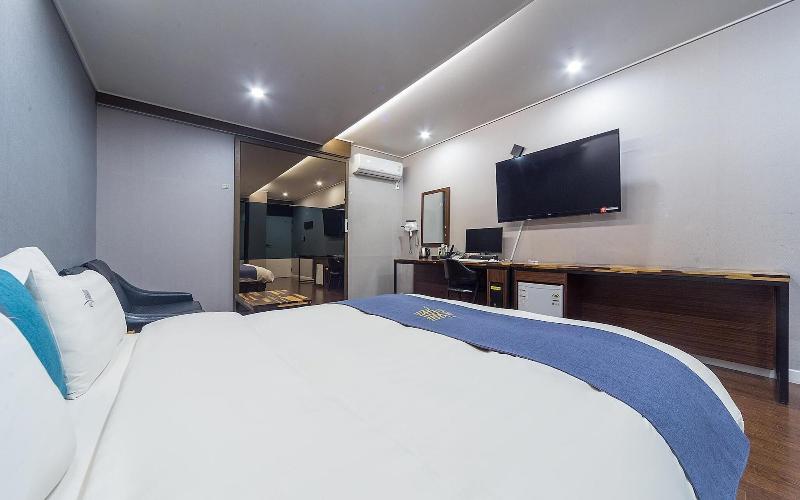 Wanju Grand Hotel image