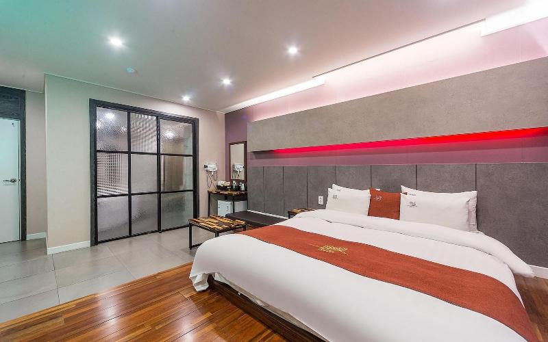 Wanju Grand Hotel image